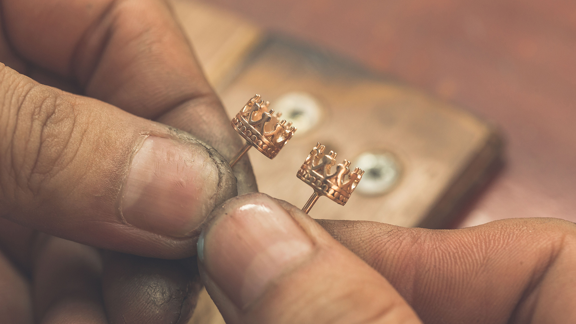 Ddreamer Jewelry ShowCase Bespoke Crown 18k Gold Earringsjpg (2)Fit for Royalty: Bespoke Crown Stud EarringsDdreamer JewelryFit for Royalty: Bespoke Crown Stud Earrings • Ddreamer Jewelry Ddreamer Jewelry ShowCase Bespoke Crown 18k Gold Earringsjpg (2)Fit for Royalty: Bespoke Crown Stud EarringsDdreamer JewelryFit for Royalty: Bespoke Crown Stud Earrings • Ddreamer Jewelry