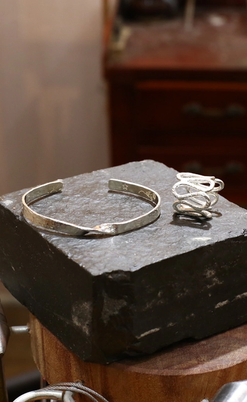 Ddreamer Jewelry Silver Bangle Making Workshops 02Bangin' Bangles: Forge Your Wearable Masterpiece in SilverDdreamer JewelryBanglesBangin' Bangles: Forge Your Wearable Masterpiece in Silver Ddreamer Jewelry Silver Bangle Making Workshops 02Bangin' Bangles: Forge Your Wearable Masterpiece in SilverDdreamer JewelryBanglesBangin' Bangles: Forge Your Wearable Masterpiece in Silver